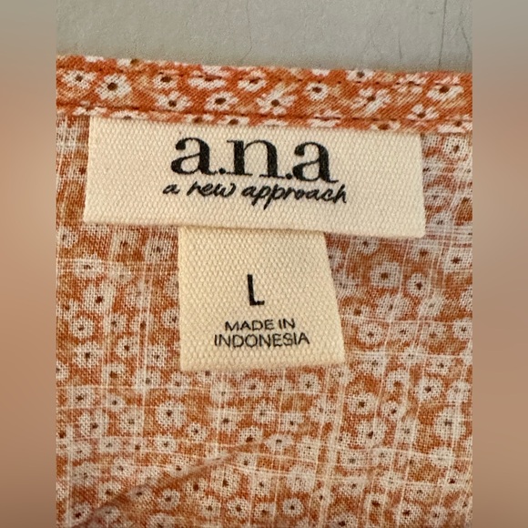 a.n.a. - Woman’s Button Down Blouse - Size Large - New Without Tags - Picture 3 of 4